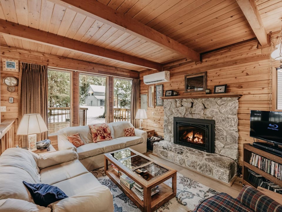 County Cabin mit Klimaanlage, Haustiere OK Vacation rental in Glacier