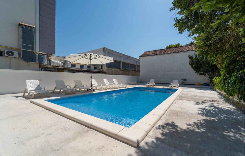 pool