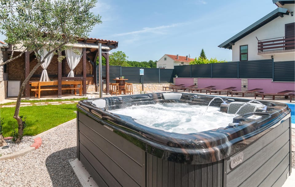 hot-tub