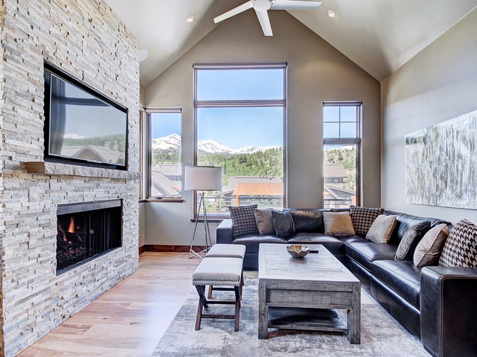 Living Area - Slopeview Chalet - Breckenridge Vacation Rental