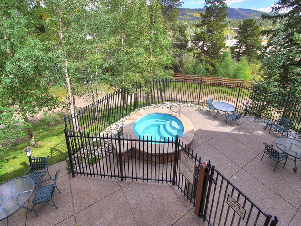 Hot Tub - Mountain Thunder Lodge 1209 - Breckenridge Vacation Rental