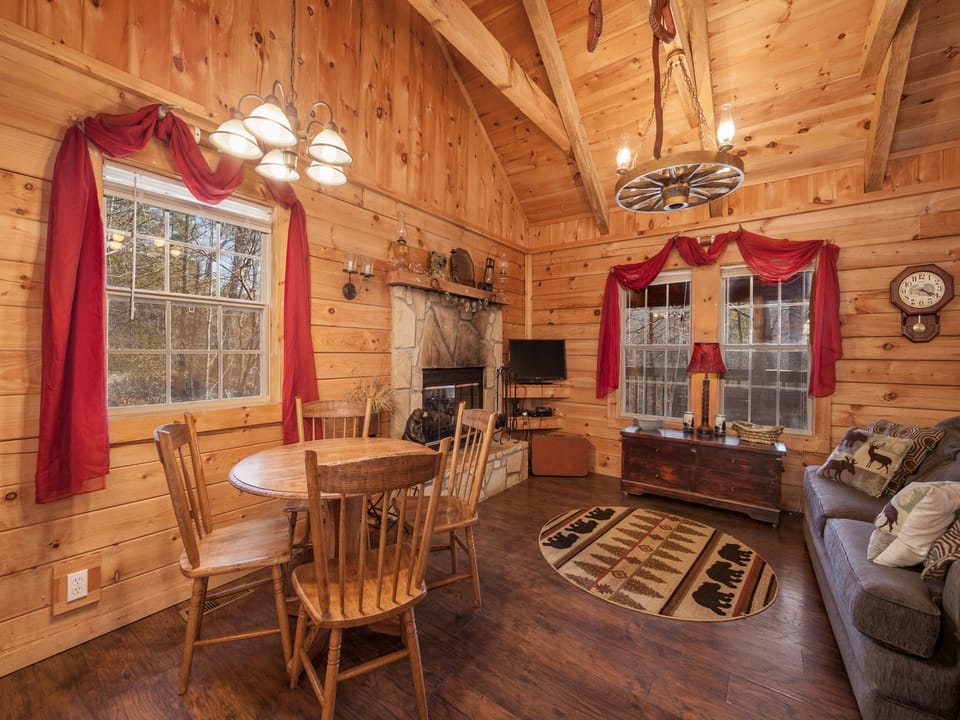 Living Room/Dining Area