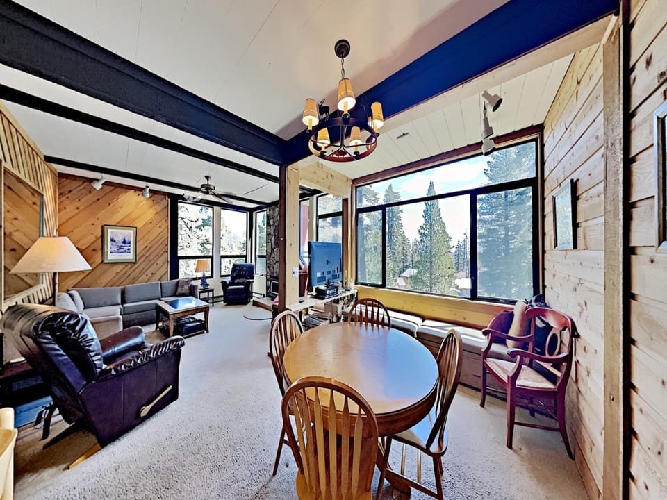 Cozy Roomy Home for Families