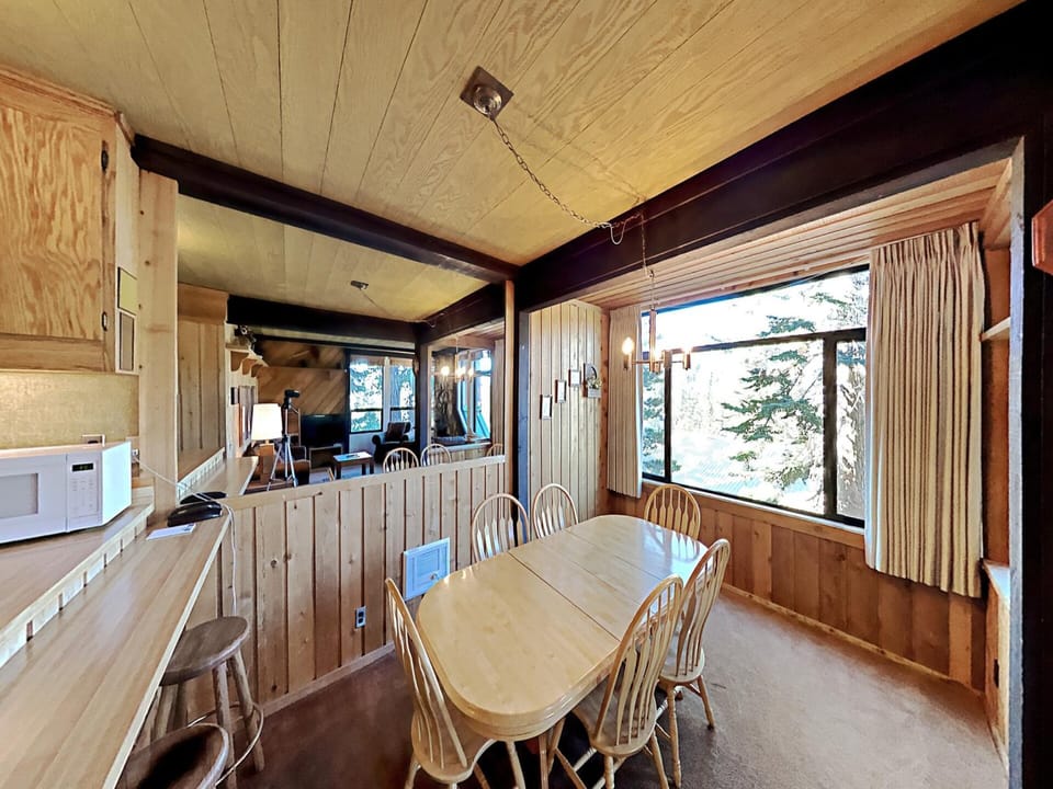 Full Size Dining Room for Holiday Meals with Loved Ones