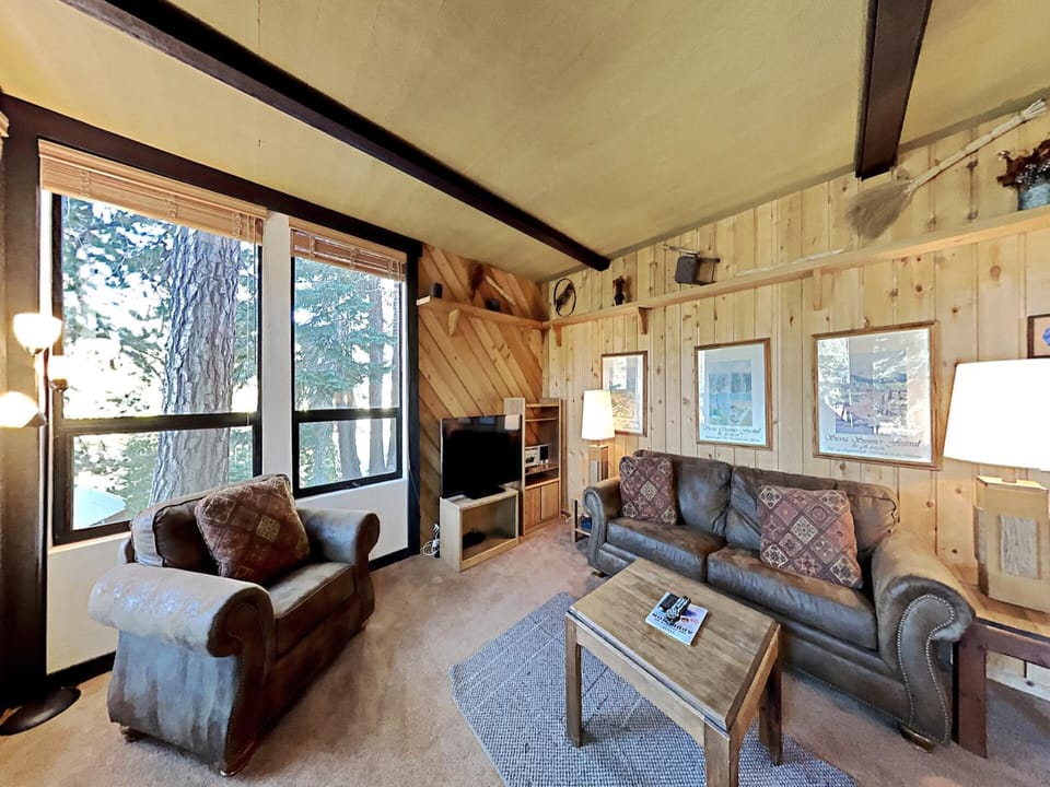Corner Slopeside Condo Next to Mammoth Mountain