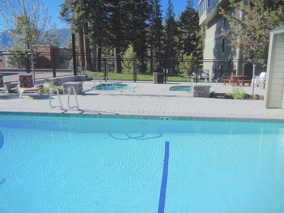 3 Spas, Sauna and Pool