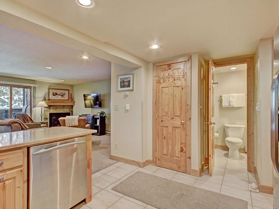 Beautiful Ski-In Ski-Out Condo, Great Location - CM244 Apartment in Copper Mountain