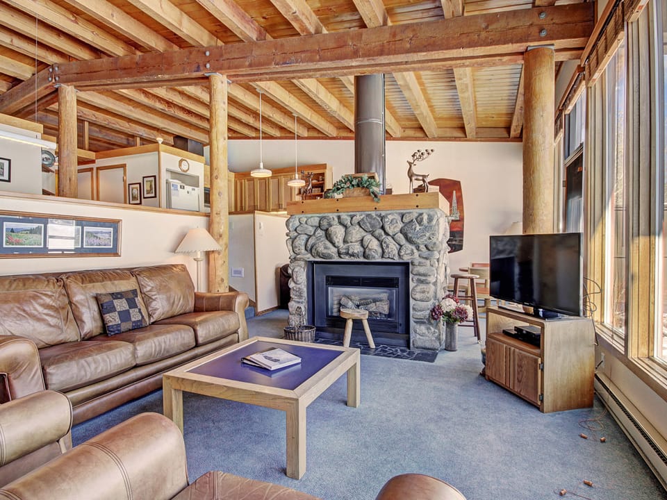 2035 Homestead Apartment in Keystone