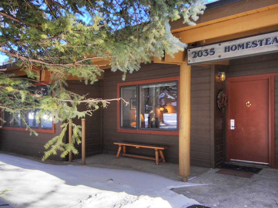 2035 Homestead Apartment in Keystone