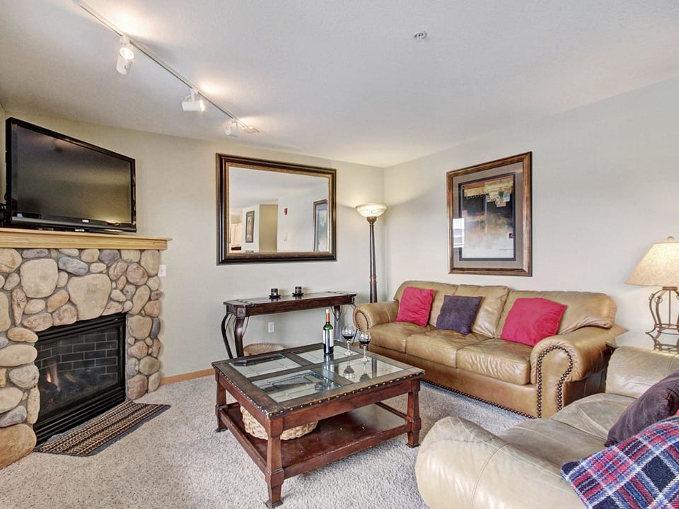 522 Watch Hill Apartment in Wildernest