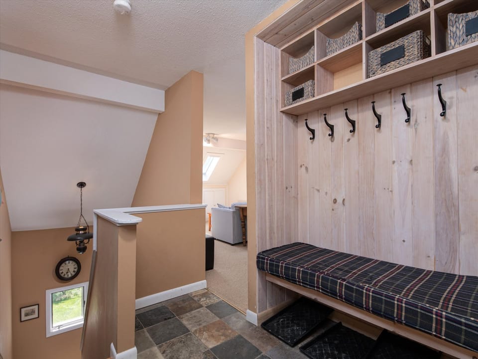 Entryway for your ski gear!