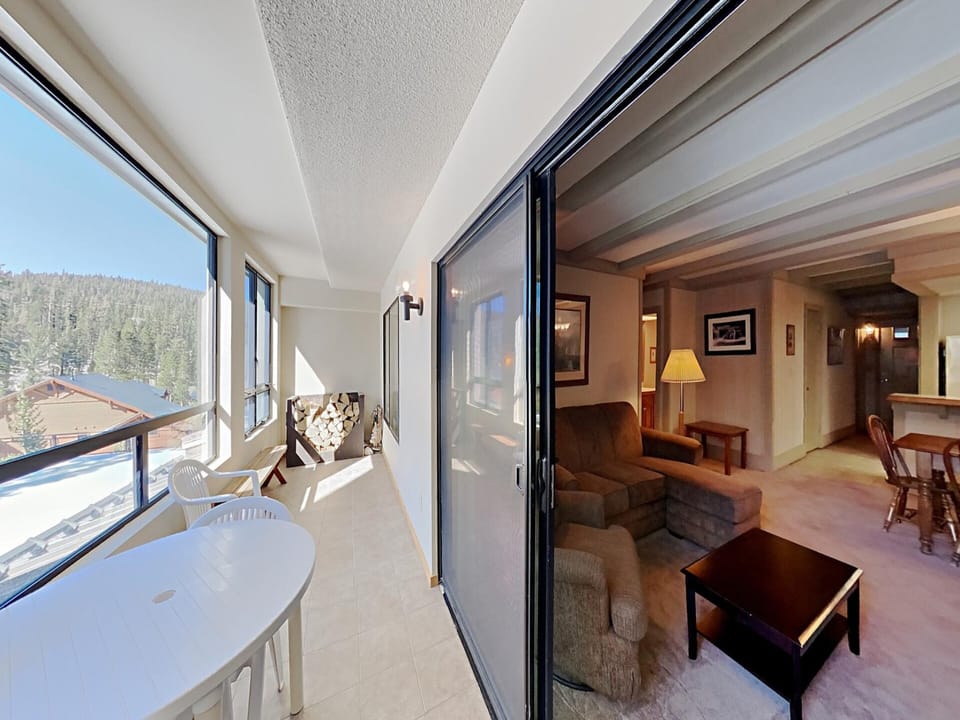 Enjoy Coffee in the Sunroom with Direct View of Mammoth Mountain