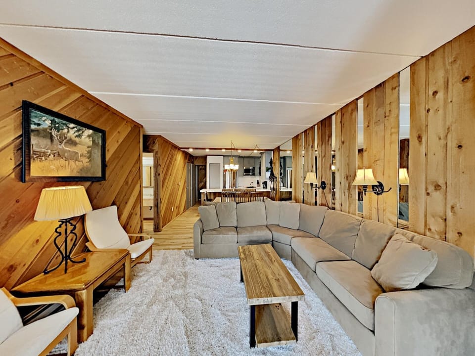 Comfy, Spacious, Slopeside Living With Slope Views