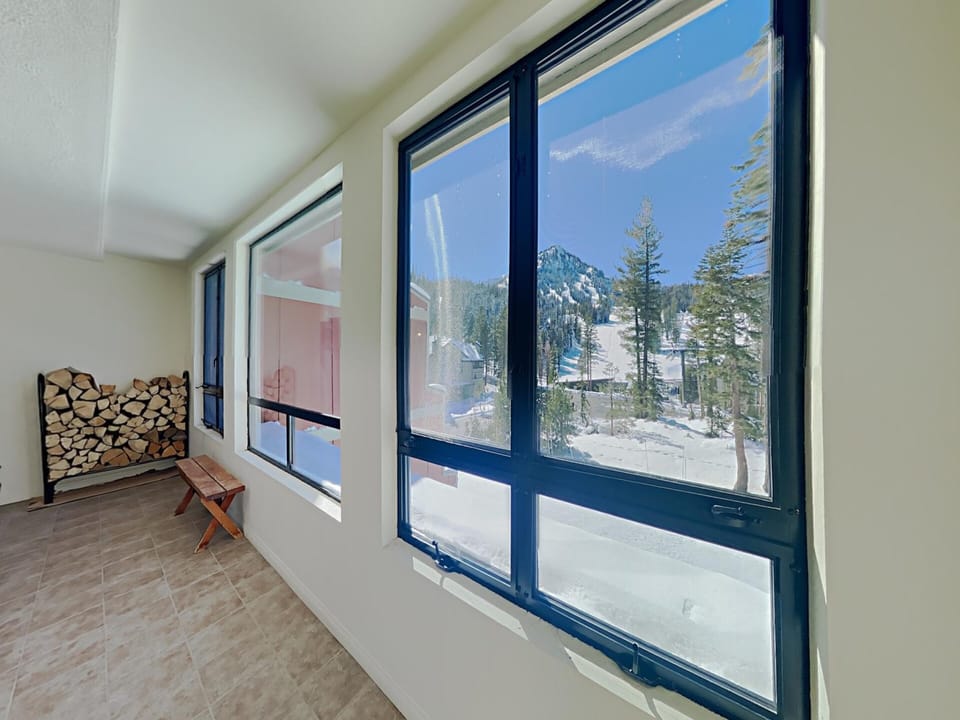 2 Bedroom Slope View Condo!