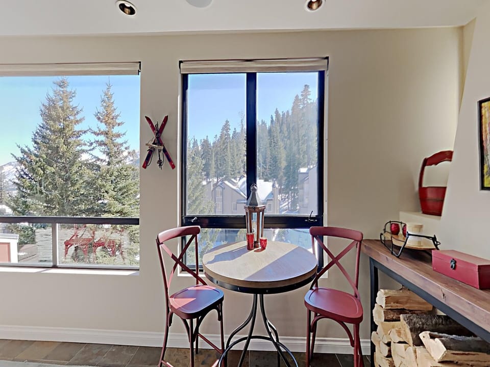 Cozy and Comfy Sunroom with Gorgeous Views