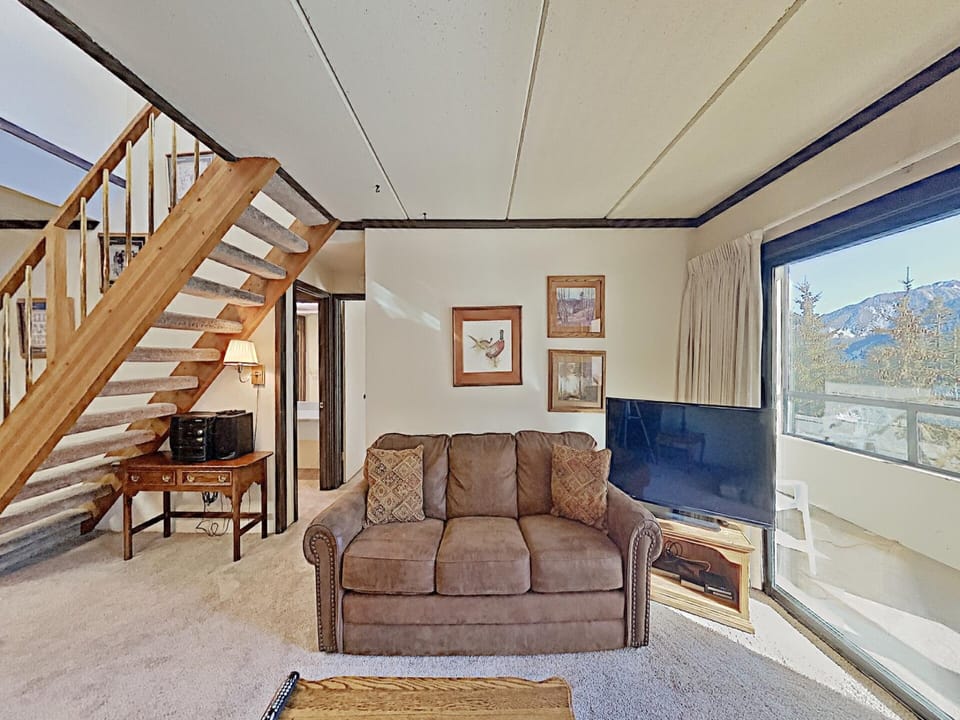 Spacious Bright Living Room