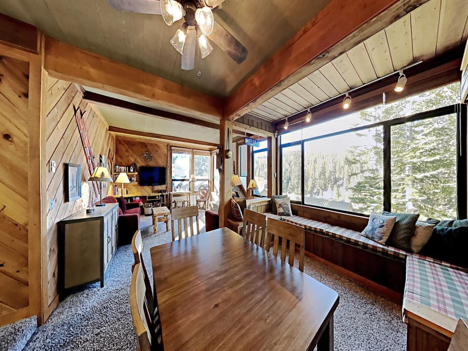 Spacious and Comfy 2 Bedroom Slopeside Condo