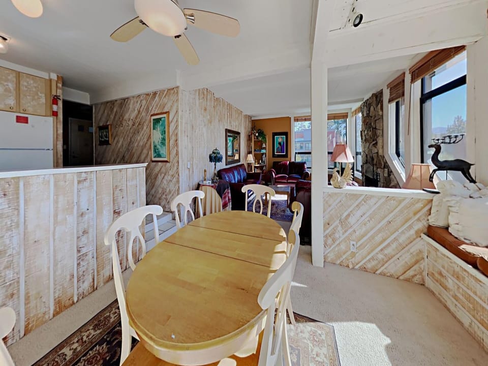 Full Size Kitchen, Dining Room and Living Room!