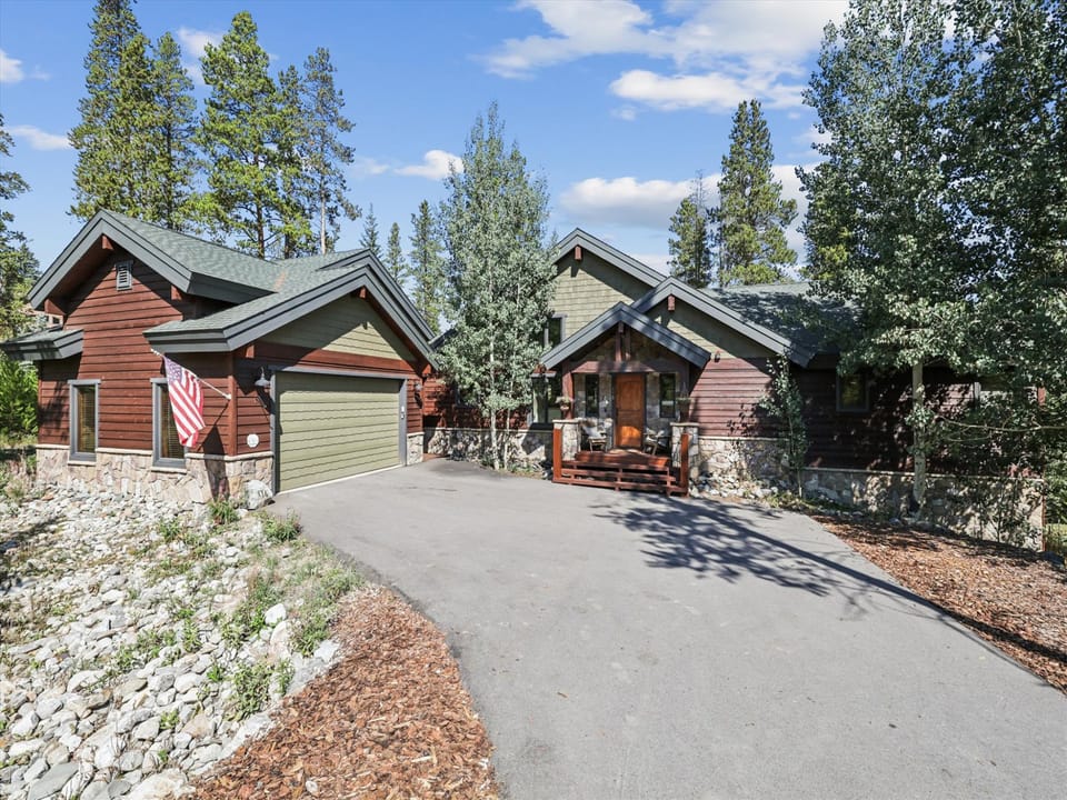 Exterior - Pine Needle Lodge - Breckenridge Vacation Rental