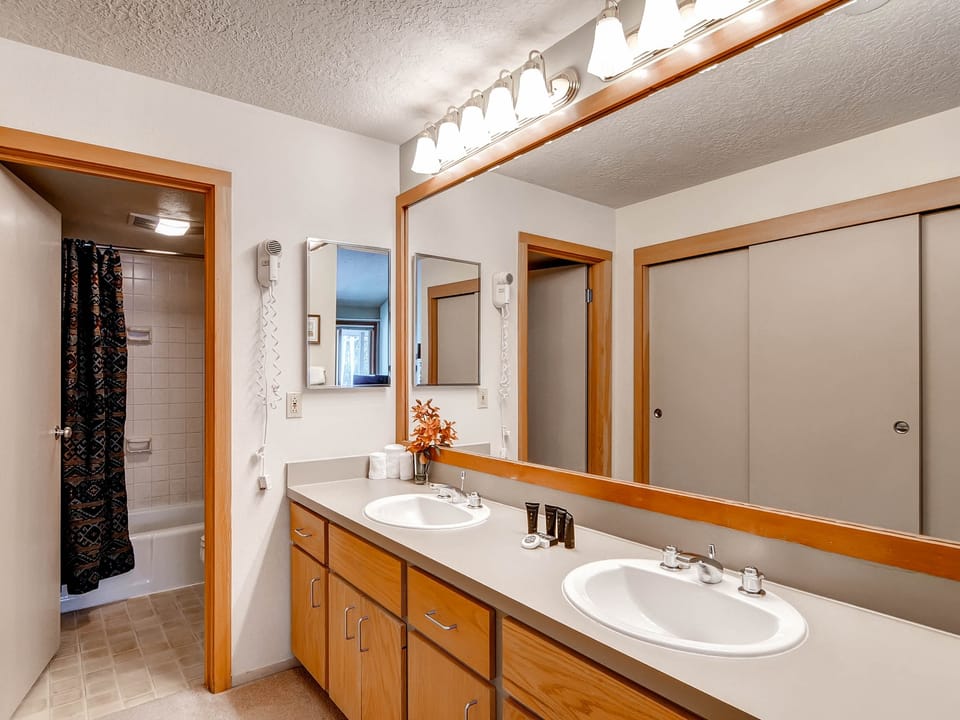 *Large* 3Br condo on bus route~Lenawee 1735~Kids Ski Free Apartment in Keystone