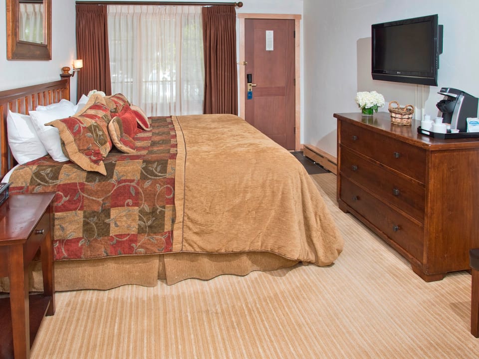 Two Bedroom at the Lodge At Vail Save 20% on 7+ Nights! Apartment in Vail