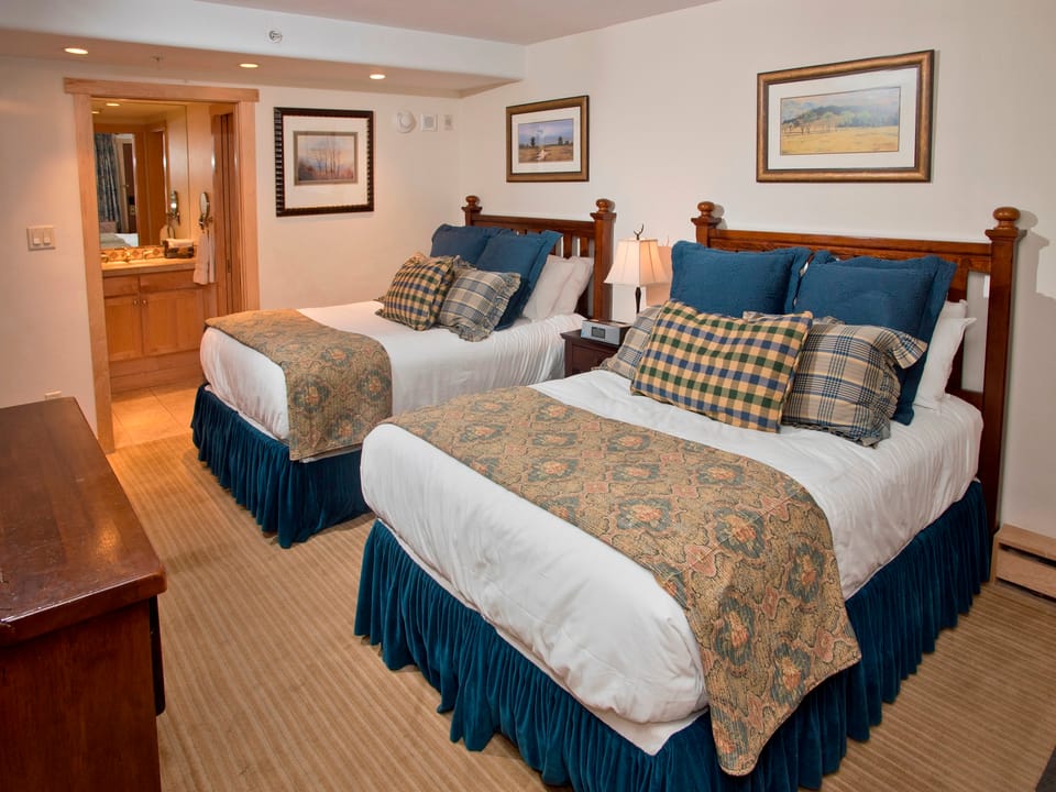 Two Bedroom at the Lodge At Vail Save 20% on 7+ Nights! Apartment in Vail