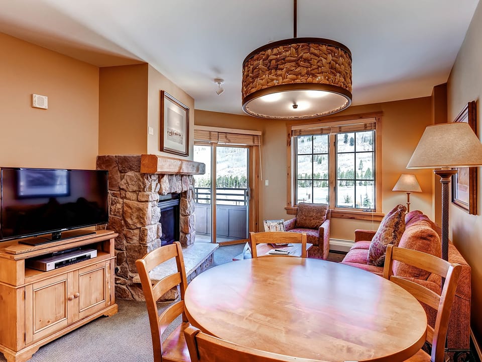 Affordable 2Br West Keystone Take bus to lift Apartment in Keystone