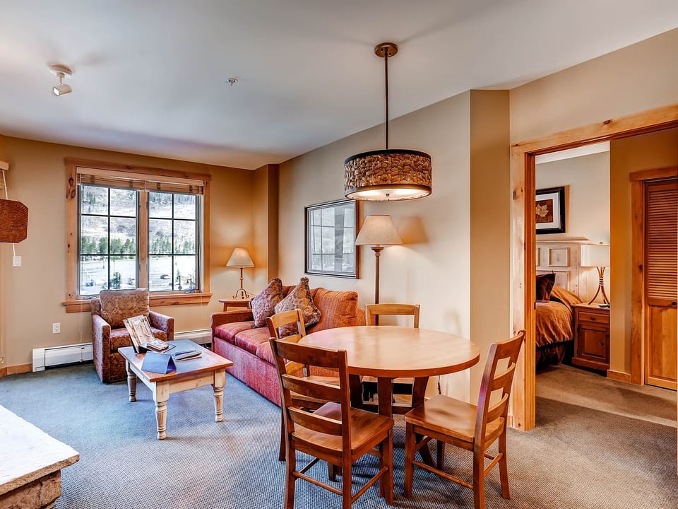 Affordable 2Br West Keystone Take bus to lift Apartment in Keystone