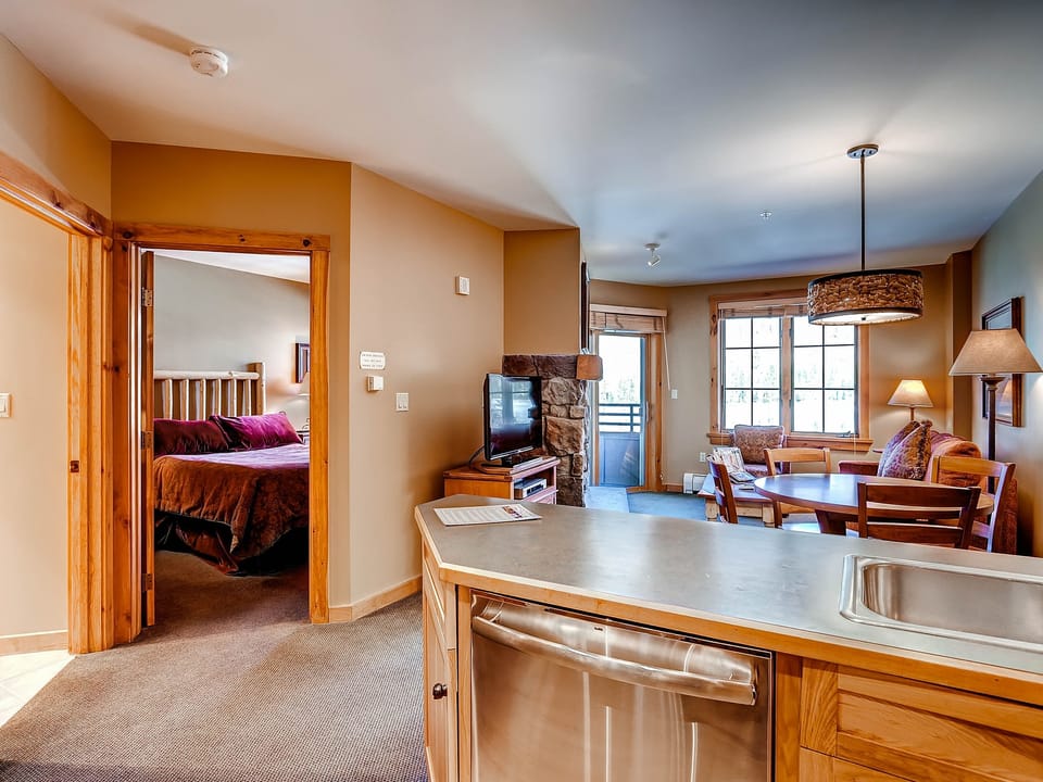 Affordable 2Br West Keystone Take bus to lift Apartment in Keystone