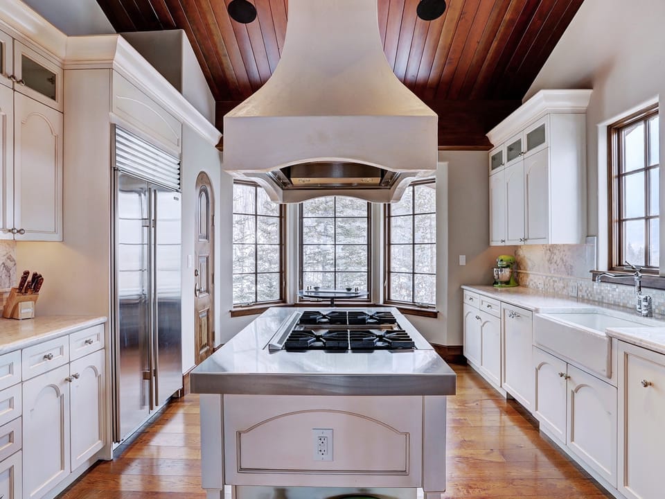 Gorgeous 5 Bedroom Private Chalet in Vail Village Save 20% on 7+ Nights! House in Vail