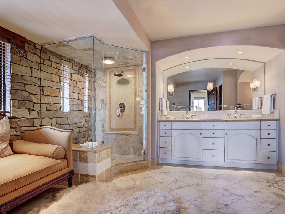 Gorgeous 5 Bedroom Private Chalet in Vail Village Save 20% on 7+ Nights! House in Vail