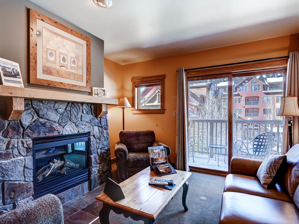 Large 2Br Condo @ Red Hawk 2272~Walk to slopes Apartment in Keystone