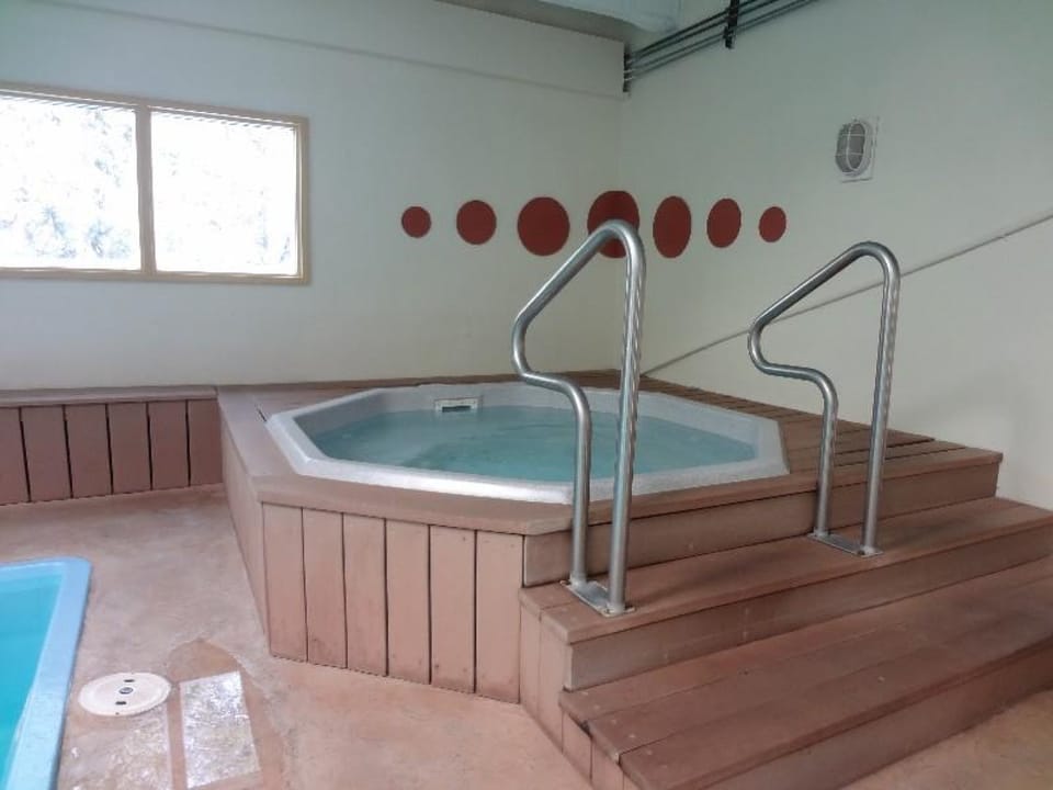 Ten Mile Island Common Hot Tub