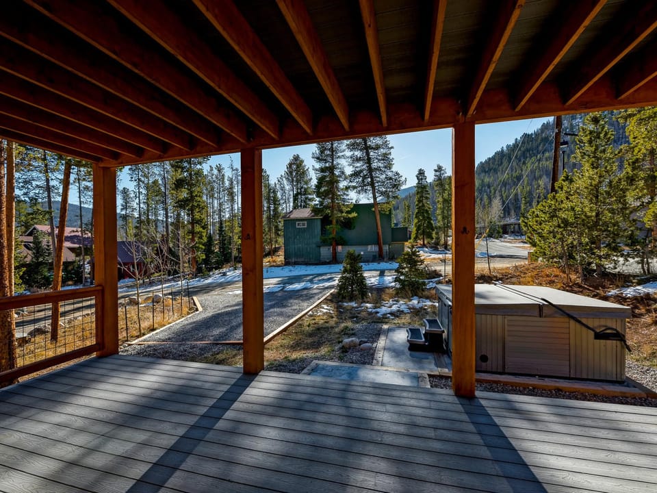 FS100 Patio with Private Hot Tub