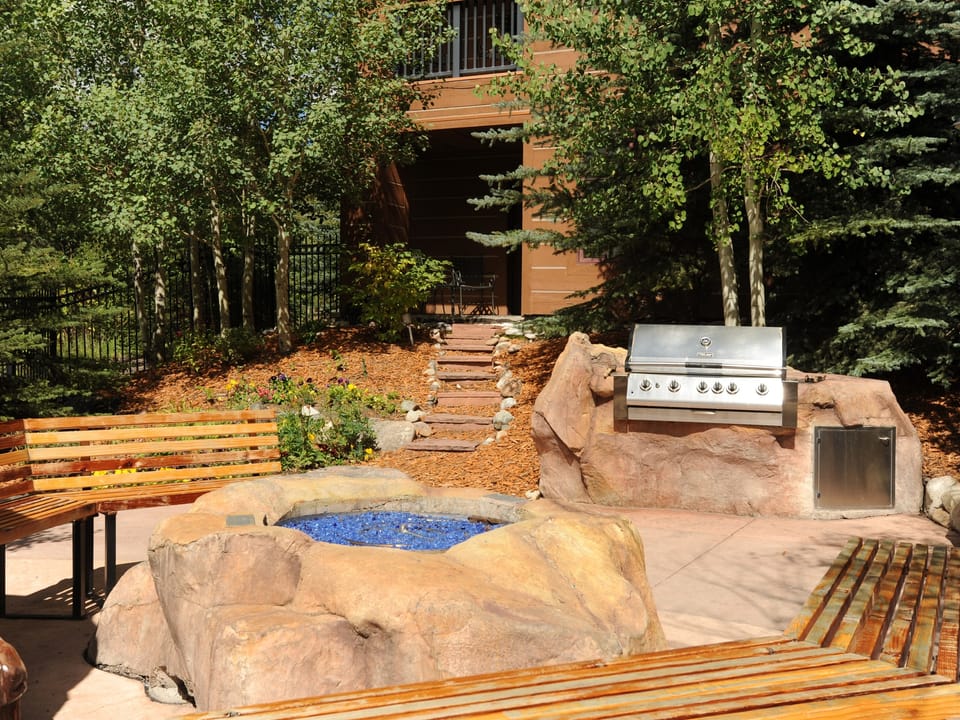 2Br Springs 8831 Condo~Short Walk to Gondola Apartment in Keystone
