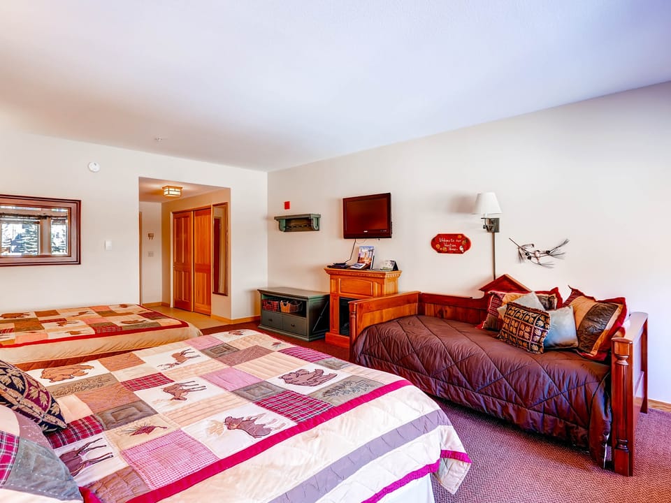 Value Studio @ Gateway 5070~No cleaning Fees Apartment in Keystone