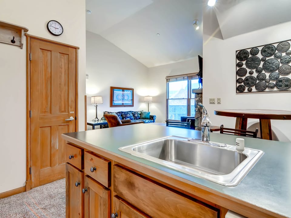 Premier 1Br Black Bear 8078 ~Walk to Slopes Apartment in Keystone