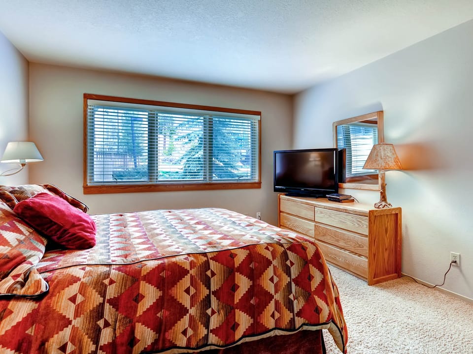 Spacious 2Br Condo in Sleeps up to 6. Townhouse in Keystone
