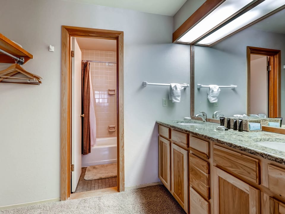 Spacious 2Br Condo in Sleeps up to 6. Townhouse in Keystone