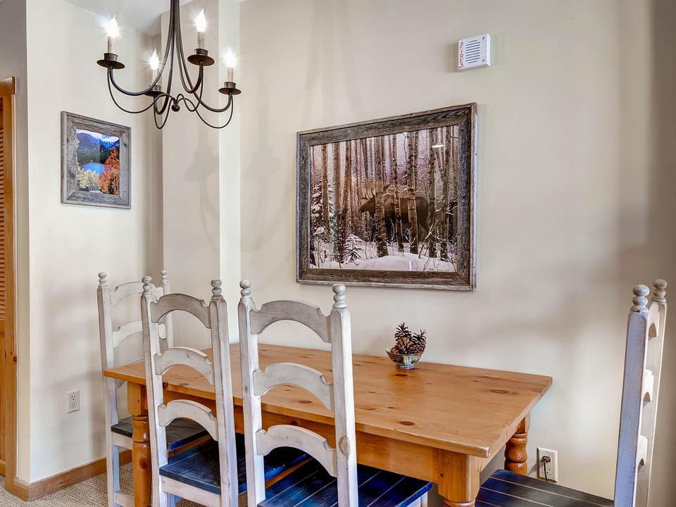 Sleeps 4~Walk to the Slopes~No cleaning Fees Apartment in Keystone