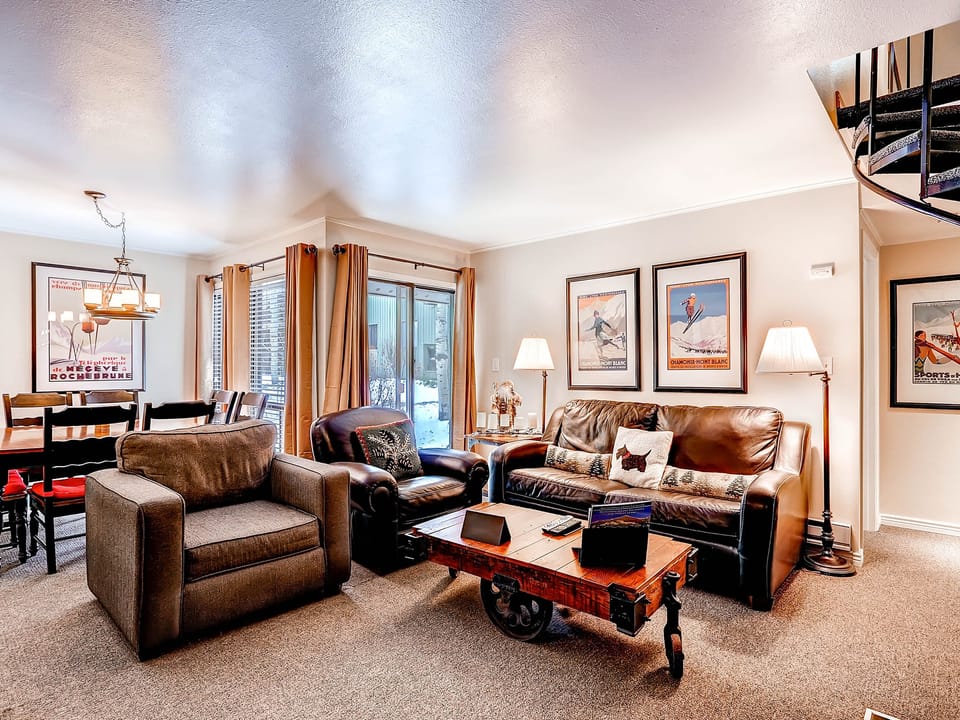 Spacious, Upgraded 2 Bdr w/ Fireplace & Hot Tub Access Apartment in Keystone