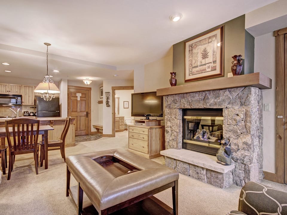 Ski-in 1Br Retreat Steps to Gondola + Main St, Sleeps 4 Apartment in Breckenridge