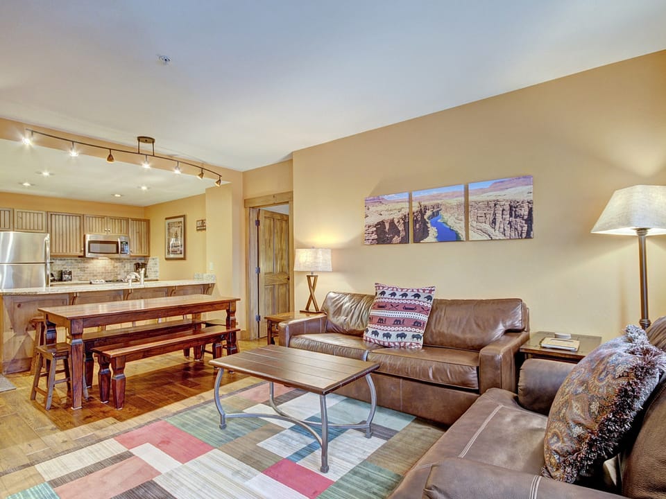 Luxe 2Br 2Ba - Rocky Mountain Views + Walk to Mainstreet Apartment in Breckenridge