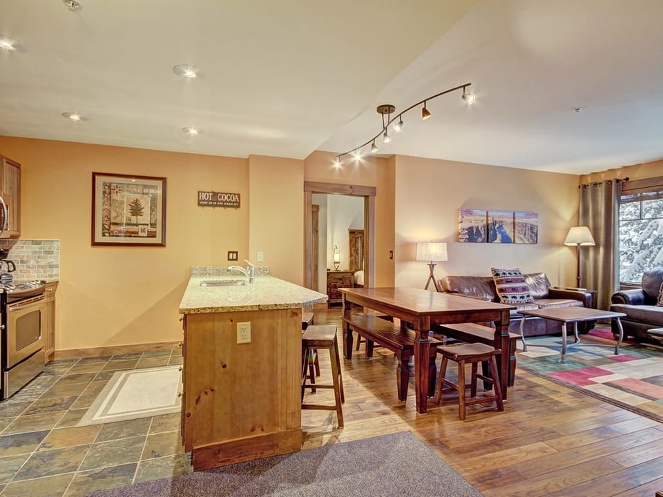 Luxe 2Br 2Ba - Rocky Mountain Views + Walk to Mainstreet Apartment in Breckenridge