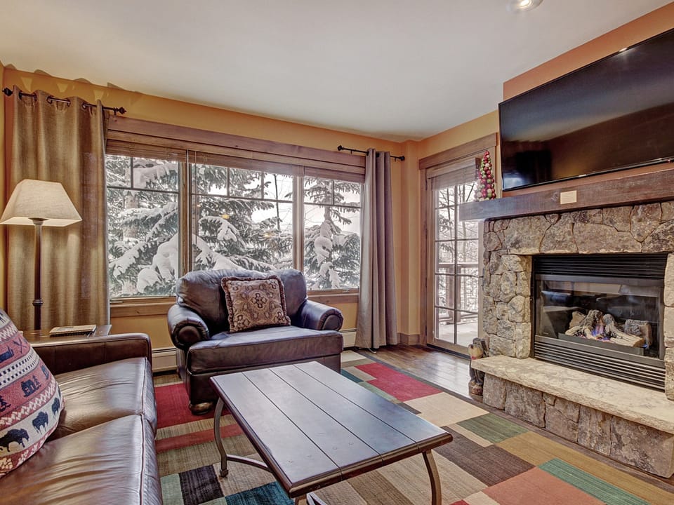 Luxe 2Br 2Ba - Rocky Mountain Views + Walk to Mainstreet Apartment in Breckenridge