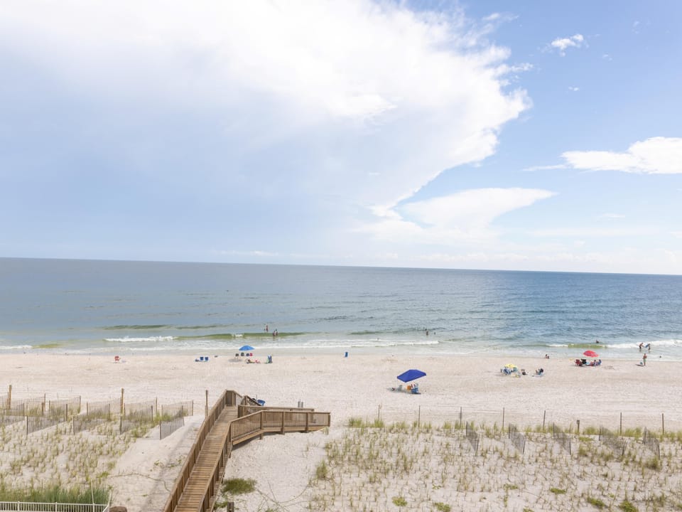 Hang out on the balcony with your morning coffee or evening cocktail and enjoy the endless views of the Gulf!
