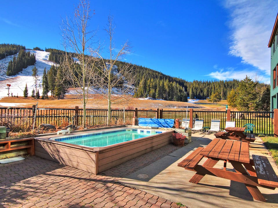 Outdoor hot tub looking out to the ski slopes.
