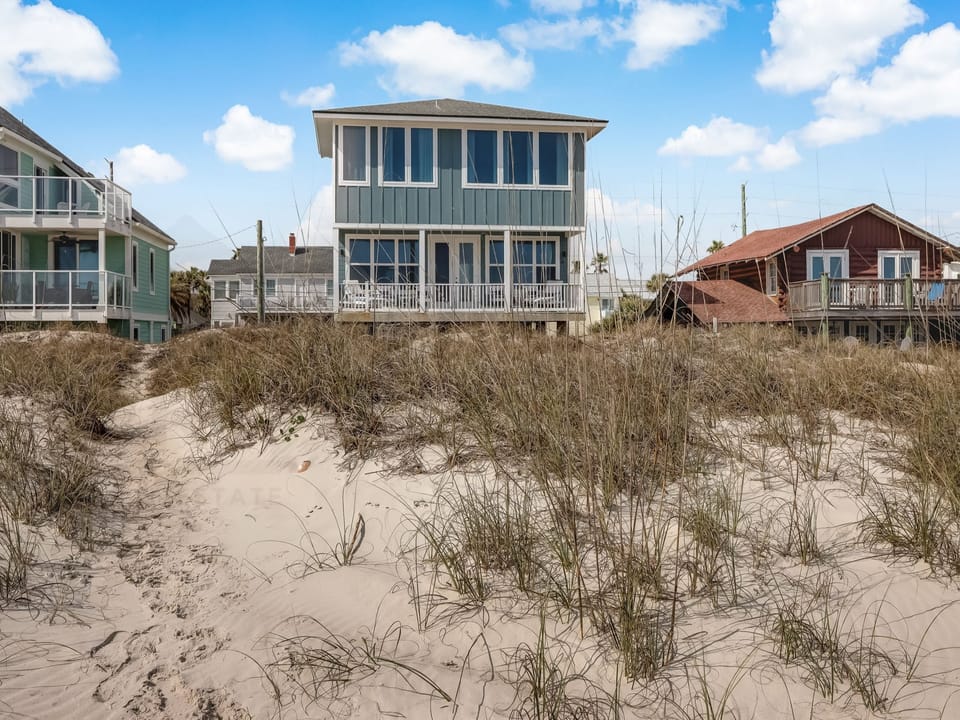 Back of House/Pathway to Beach