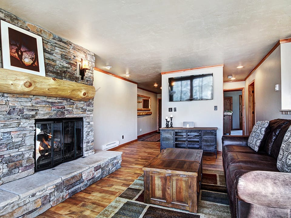 Living Area - Ski Hill 27 - Breckenridge Vacation Rental