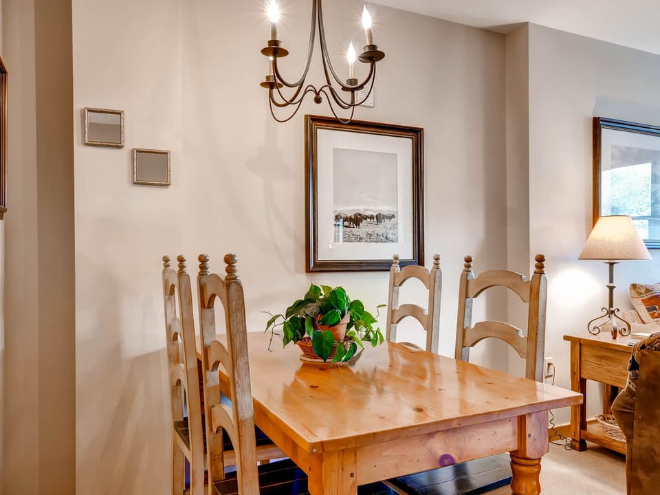 Walk To The Slopes! Full kitchen Sleeps 4 Apartment in Keystone